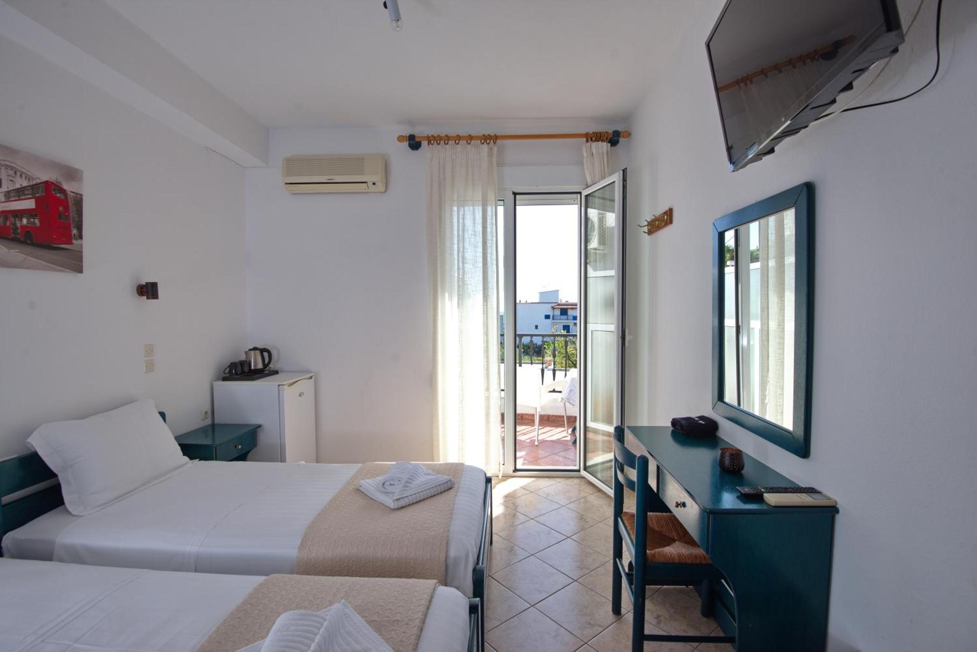 Studios Nelli Alonissos Patitírion Exterior photo